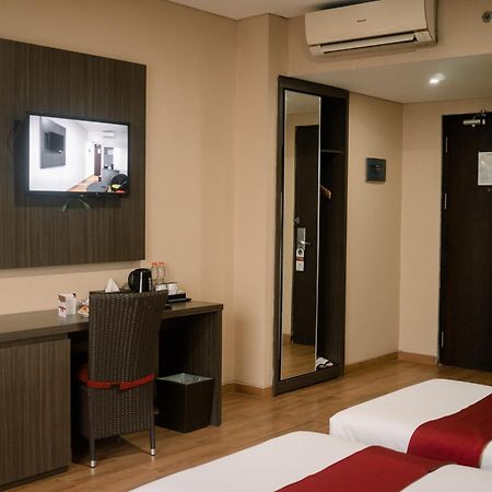 Merapi Merbabu Hotels Bekasi Luaran gambar