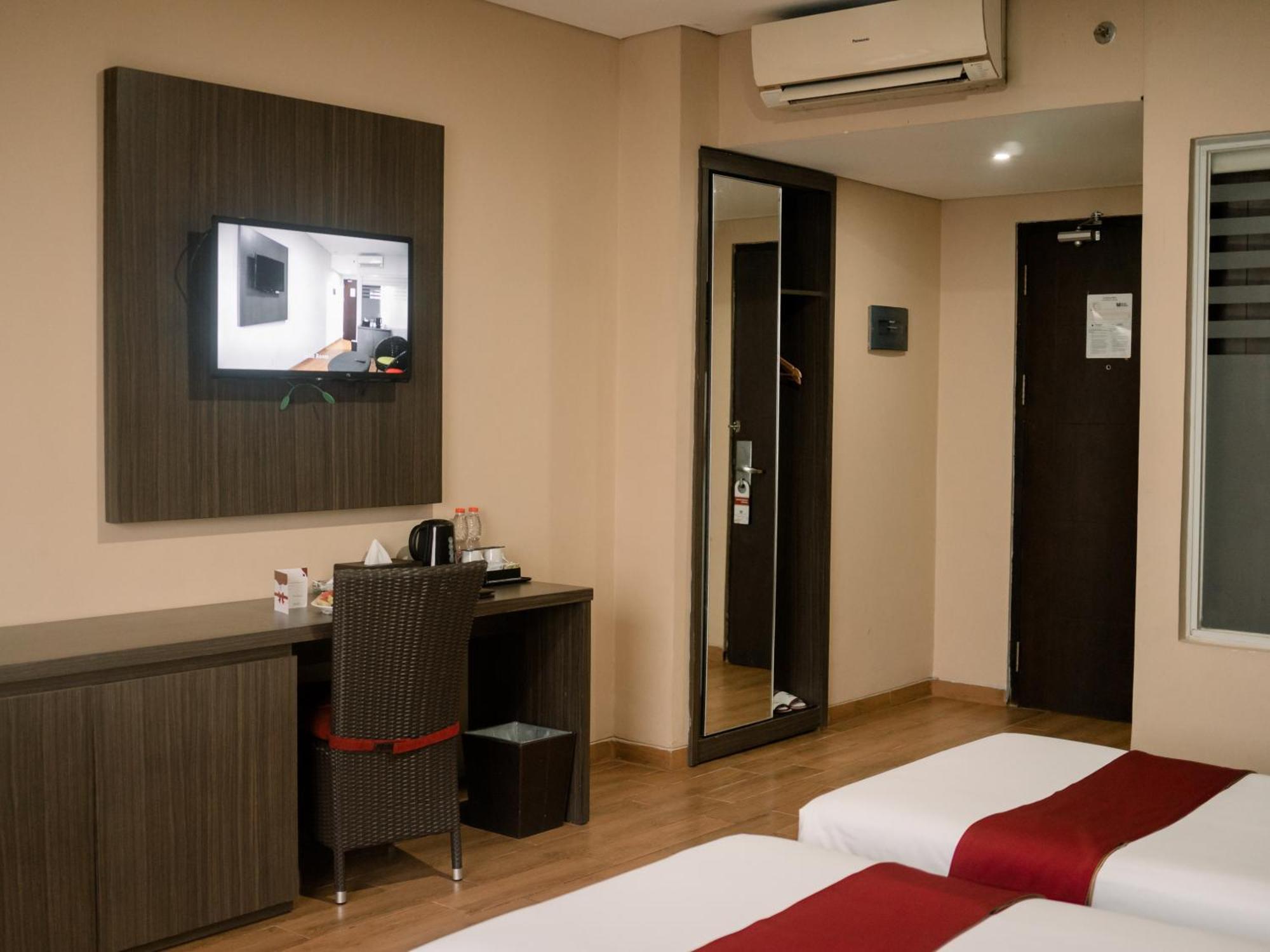 Merapi Merbabu Hotels Bekasi Luaran gambar