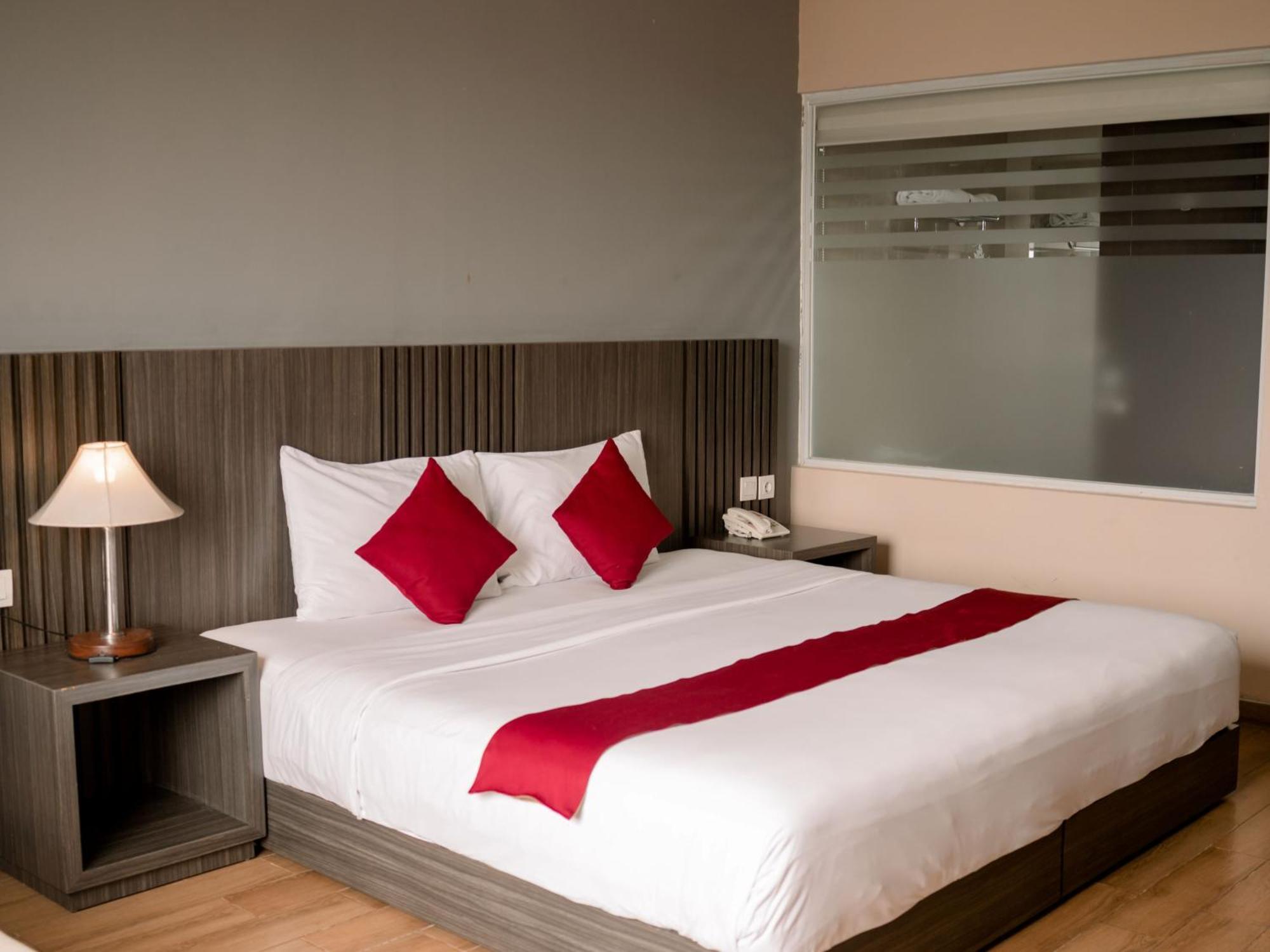Merapi Merbabu Hotels Bekasi Luaran gambar