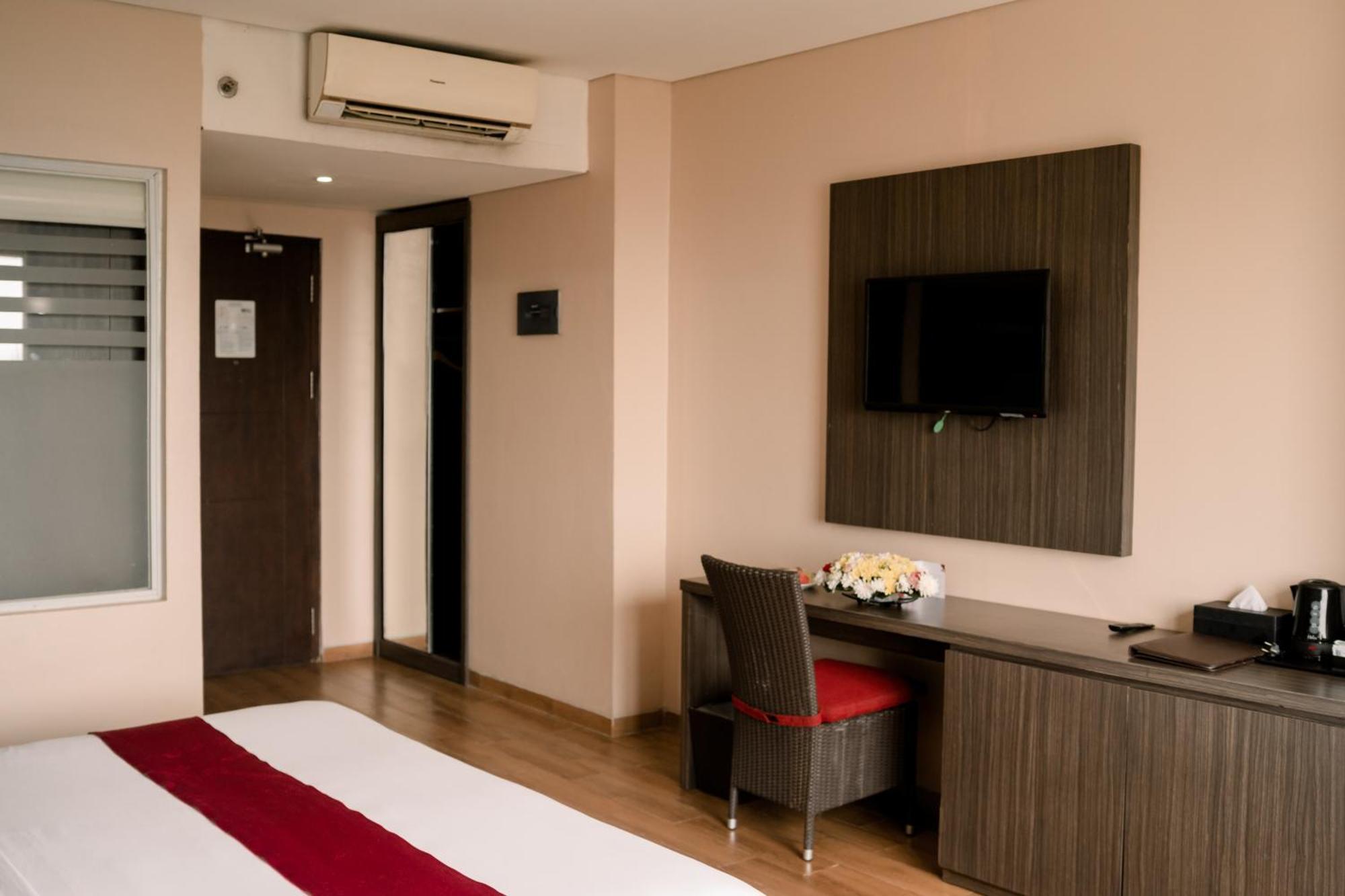 Merapi Merbabu Hotels Bekasi Luaran gambar